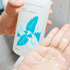 두피 쿨링 케어 청미정 박하 쿨 샴푸로 여름철떡짐머리 하루종일 개운하고 산뜻하게 관리해....