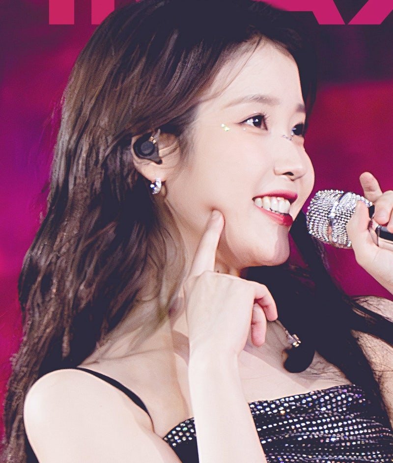 260909 아이유 콘서트 영화 '더 골든아워', '더 위닝' CGV 공식 포스터 및 IMAX 특별 상영회 개최_ ....
