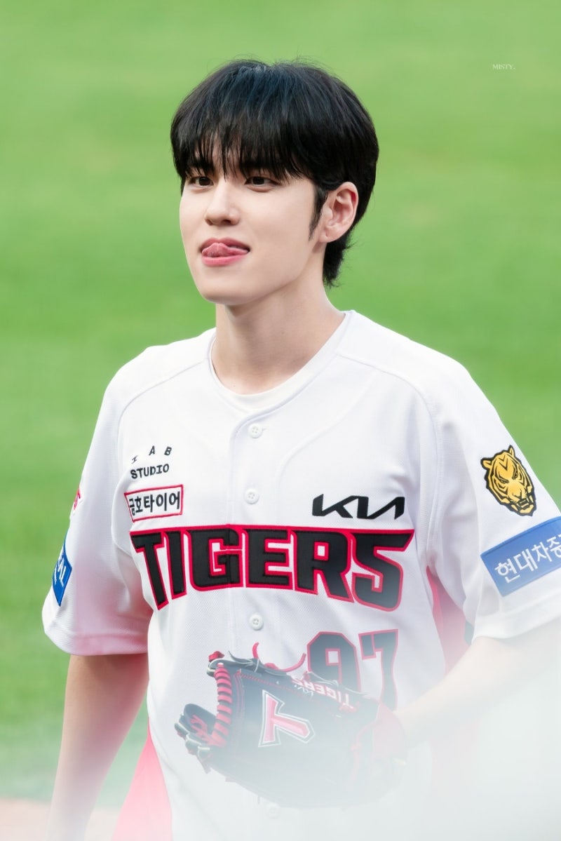 260830 데이식스 원필 버블