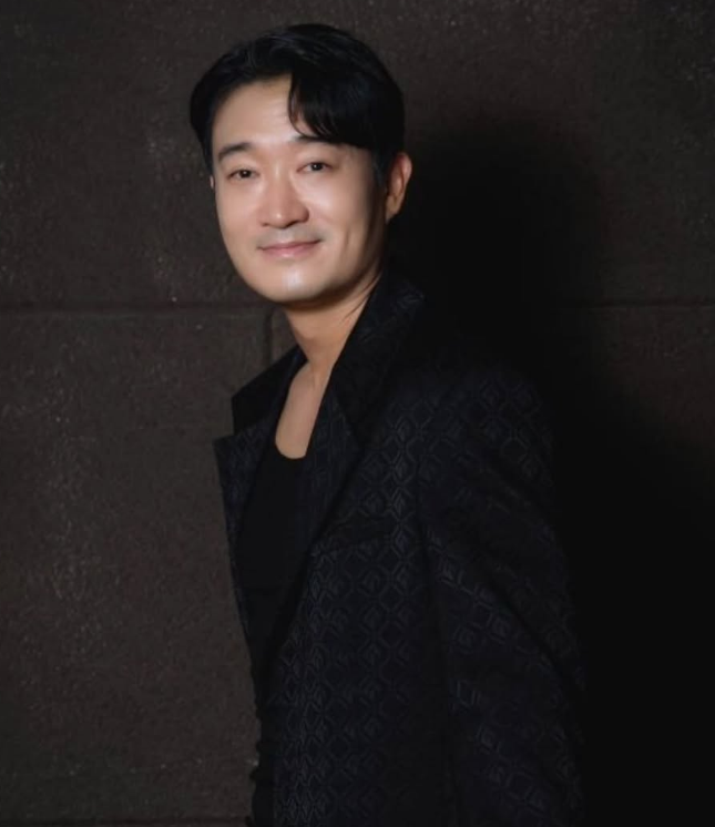 3년째 혼자 살고 있었다, 11년 기다린 아내와 결혼한 조우진… 그런데 3년째 혼자 지내고 있었....