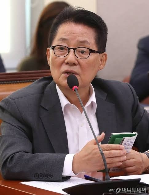 "이준석 대표 사퇴 후 민주당 영입설?" 박지원 의원이 단칼에 자른 이유!
