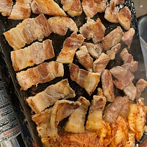 서울 • [신김치생삼겹살] 합정 내돈내산 신김치 맛집 돼지고기집 추천