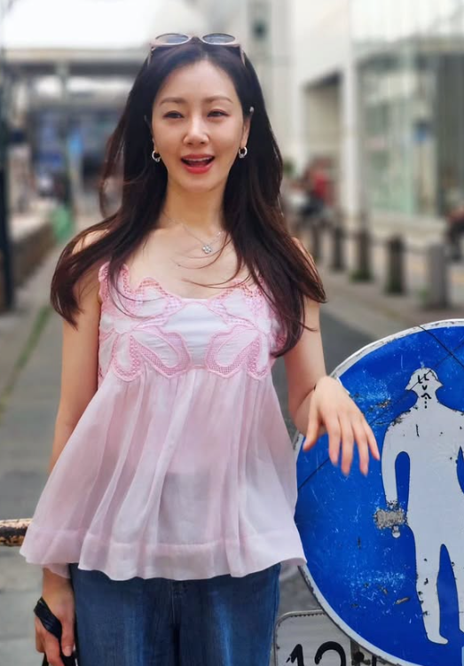 50대 인데 이렇게 말랐어? 뼈말라 몸매 공개한 배우 오나라…다이어트 방법까지 관심