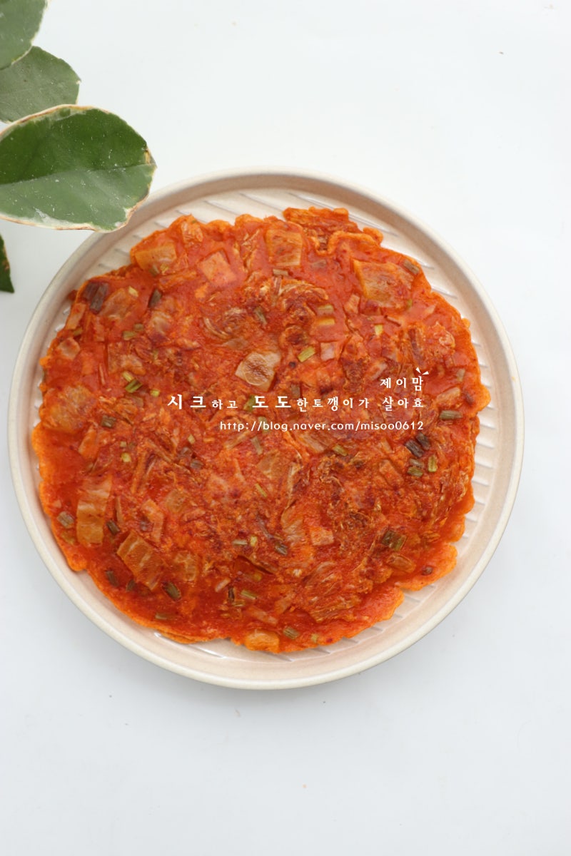 김치전 레시피 전분가루 반죽 김치부침개 바삭하게 만들기