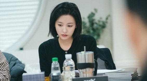김지원, 하얀 가운 입고 '수술방의 미친개' 된다…10월 9일 SBS 첫 방송 확정