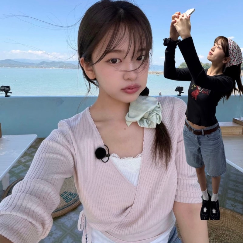 연예인 패션 안유진 우주떡집 뭐 입었지? 품절대란 랩 니트부터 리던 티셔츠까지