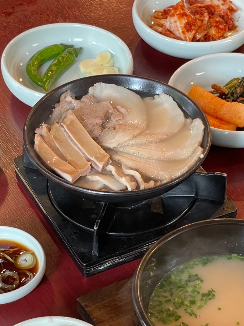 광안리 혼밥 맛집 국물이 진한 엄용백 돼지국밥 수영본점