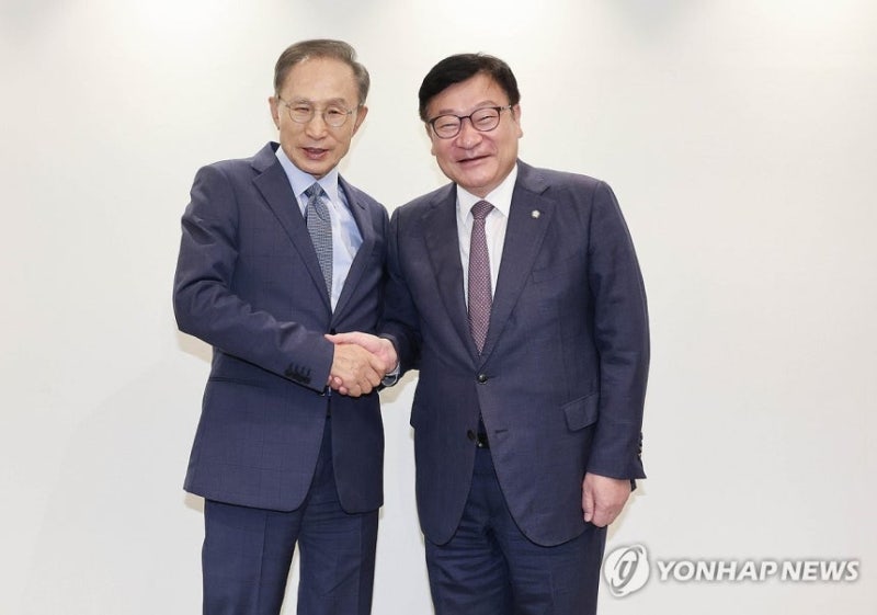 이명박 대통령님, 예방 온 정점식 원내대표에 "국민 등에 업고 투쟁하라""2028년 총선 승리가 ....