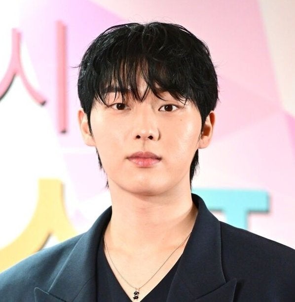 최현욱 만취 라방 발언 파문, 1년 1논란의 전말과 소속사 침묵