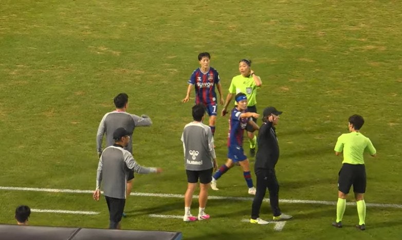 축구 심판이 선수에게 "생리하나 봐"…17년 대표선수가 받은 충격, 시스템 흔들다