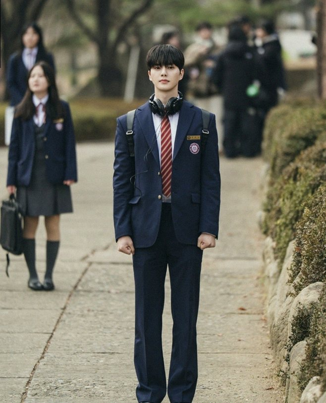 포핸즈 송강 17세 교복 비주얼과 전역 후 첫 복귀작 강비오 10년의 서사