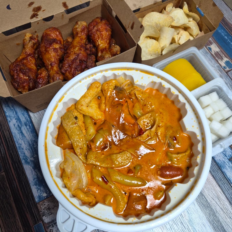 엽기떡볶이 마라로제떡볶이 엽떡 교촌 레드콤보 카사바칩