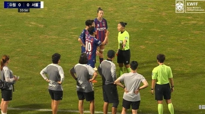 지소연이 불러낸 심판의 민낯…"생리하나 봐" 한마디가 폭로한 여자축구의 민낯