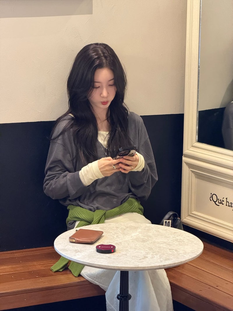 정채연 인스타그램 사복 패션 풀착장 정보! 온앤온 브이넥 니트, 가디건, 스커트 가을 옷 코....