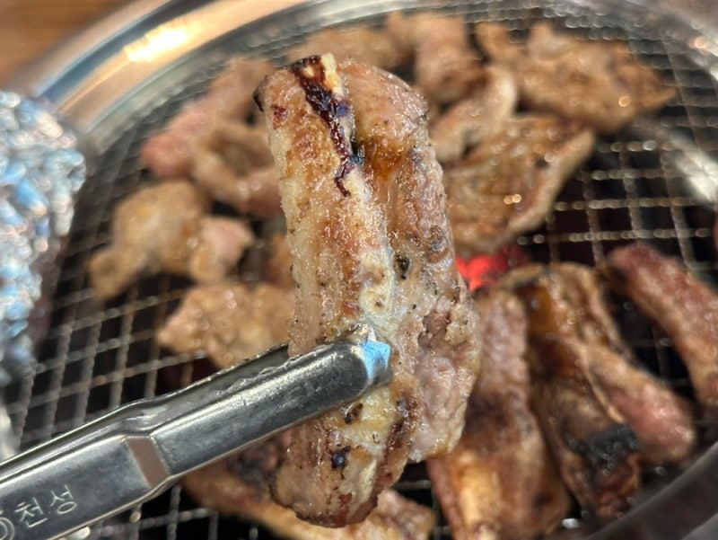 참숯에 구운 국내산 한돈 등갈비구이 맛집 등짝등갈비 김포사우 먹자골목 오일장 근처 초벌....