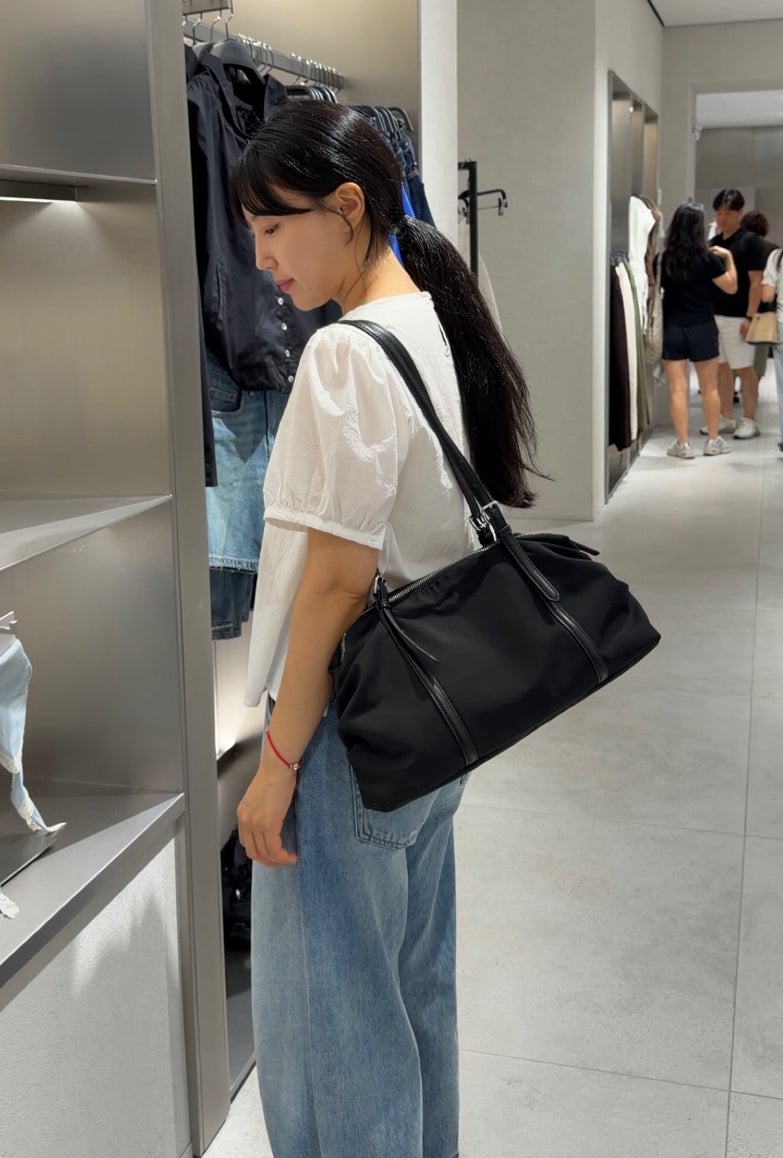 자라 외부 포켓 숄더백 직접 메본 후기 | 가볍고 수납력 좋은 나일론 가방
