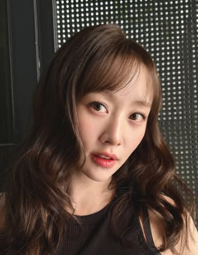 카라 때와 분위기가 완전히 달라졌다... 우아해진 니콜의 요즘 패션