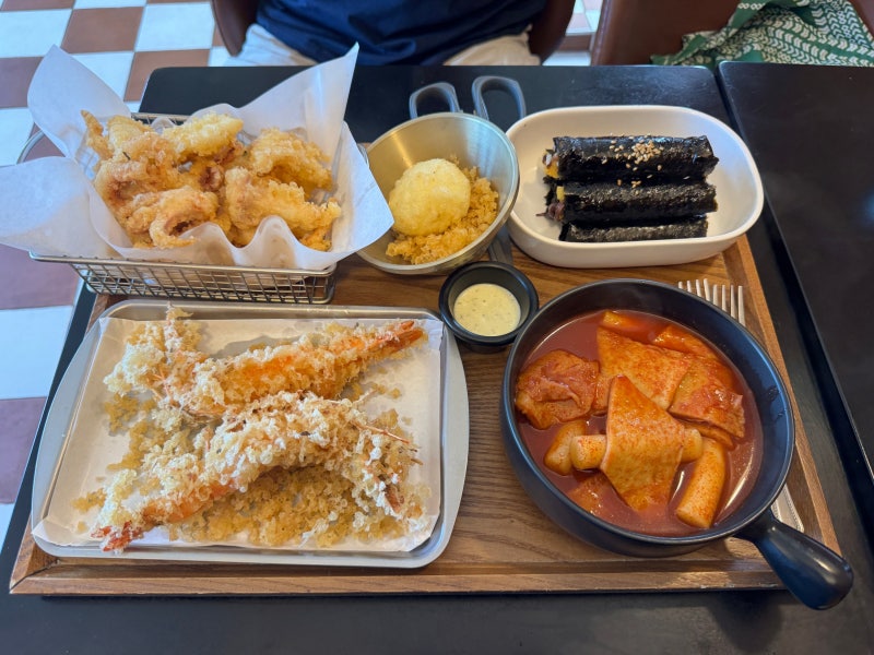 제주 맛집 추천 평대스낵 매콤한 떡볶이에 한치튀김 고사리 김밥까지 즐긴 내돈내산 후기