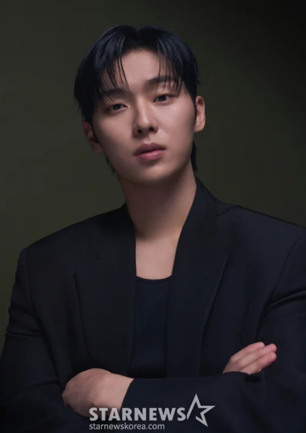 최현욱 인스타 취중 라이브 논란 과거 피규어 노출 및 담배꽁초 해프닝 재조명