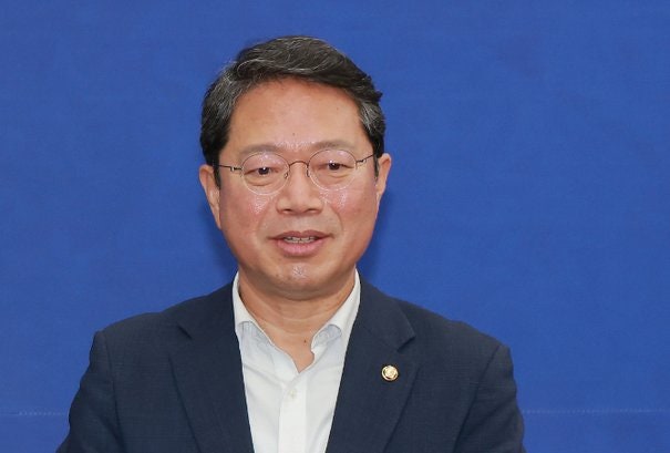 진보 진영이 갈라섰다…용혜인 장관 지명을 두고 터진 같은 편의 정면 충돌
