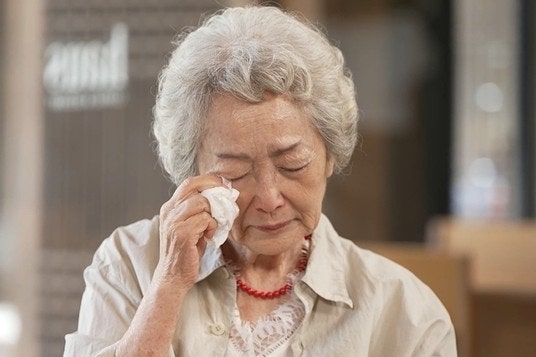 55세에 은퇴하려던 배우가 89세에 무대 위에서 오열한 이유