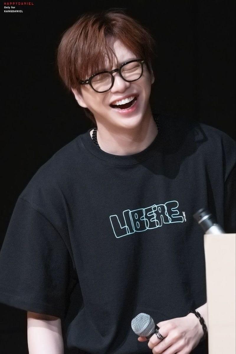 강다니엘 근황!!!멋진 육군 조교를 기다리는 시간