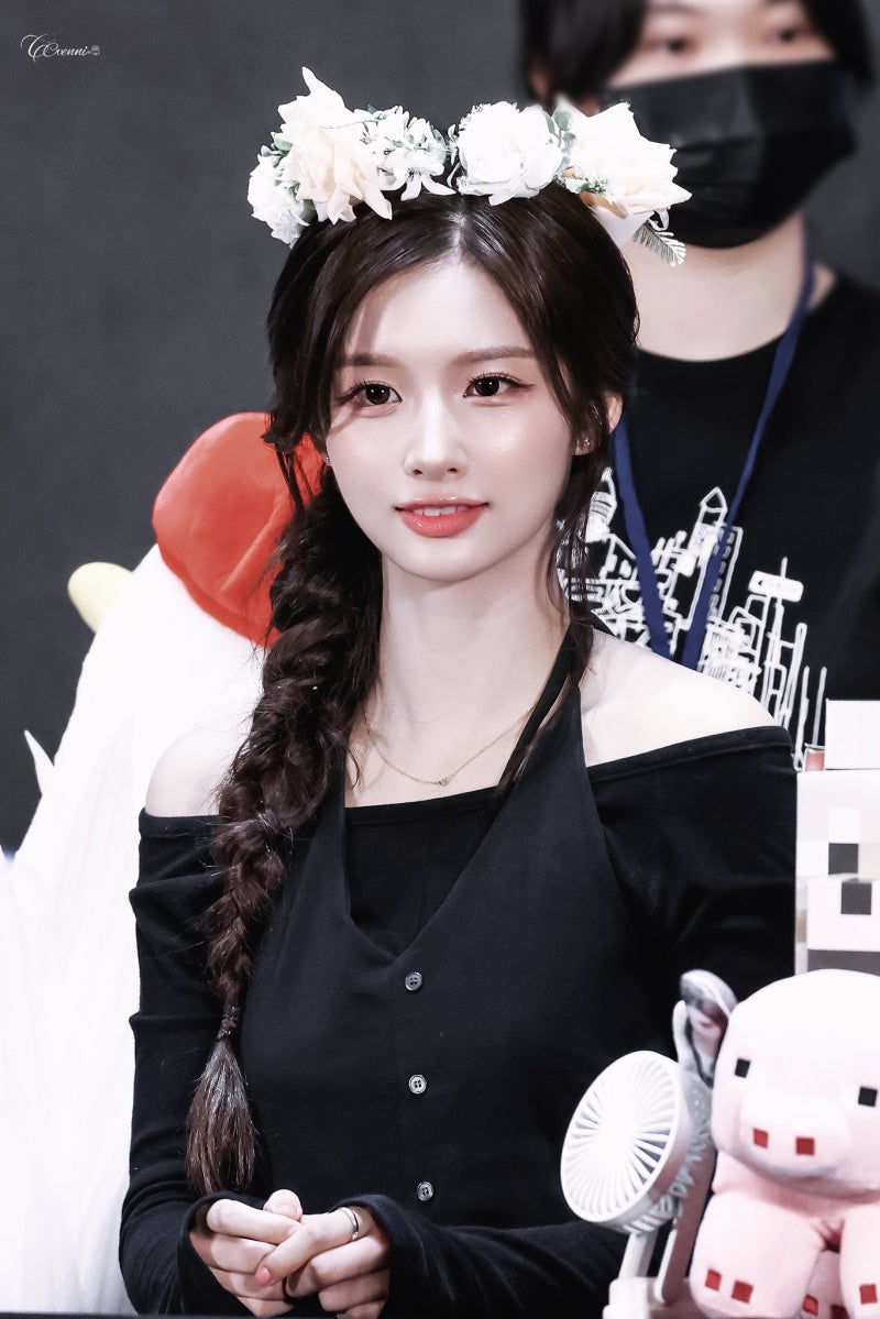 260830 엔믹스 해원, 설윤 팬사인회 옷 정보가 궁금하신가요???!