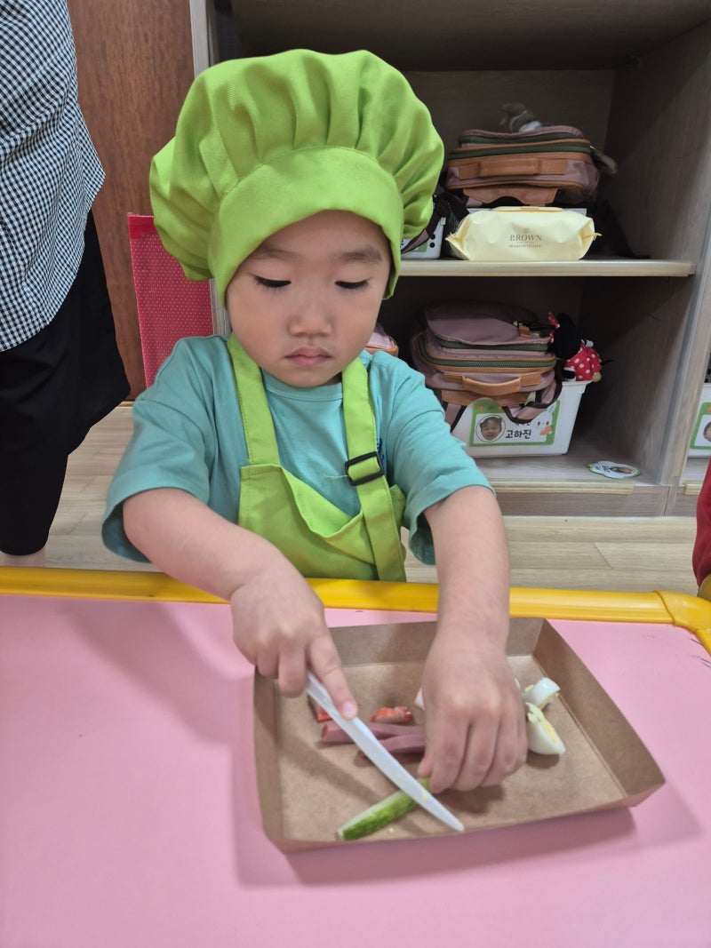 어린이집 일상 ㅣ 꼬마 요리사로 변신한 시우의 즐거운 하루