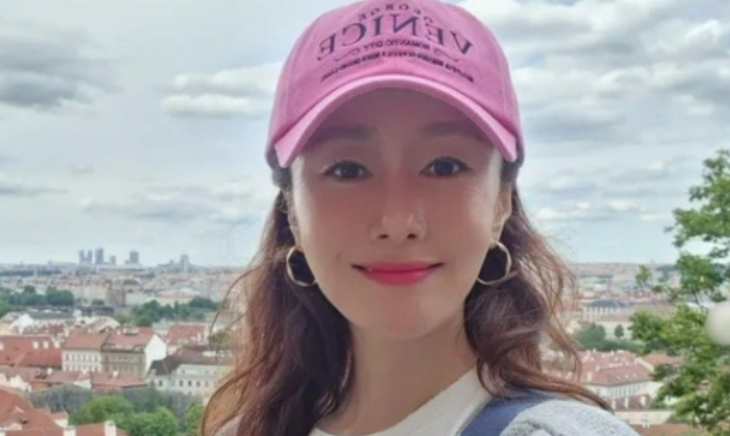 김지수, 프라하서 여행사 CEO로 새출발…“마트 삼겹살 꼭 드세요” 생활 꿀팁까지