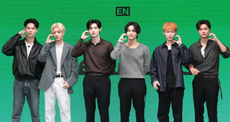 “엔하이픈, 드디어 빌보드 1위!” “데뷔 6년 만에 빌보드 정상”