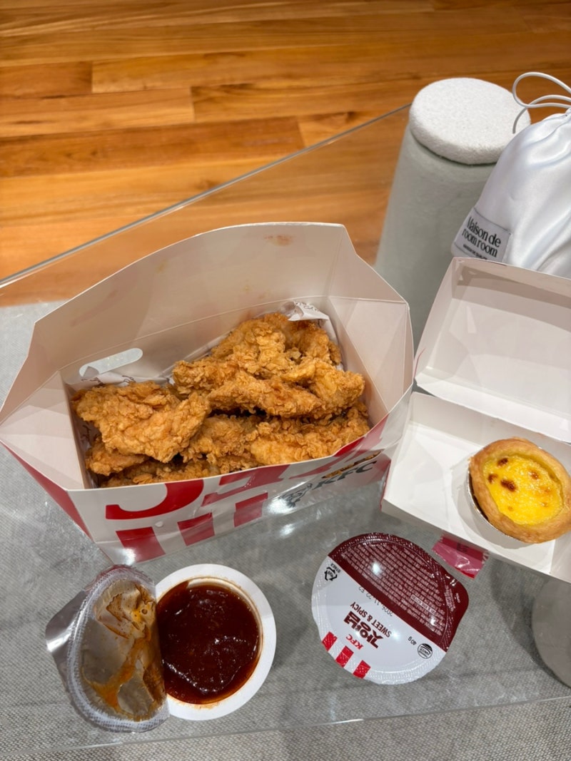 KFC 텐더 6조각 갓양념소스 후기｜순살이라 편하고 에그타르트도 존맛