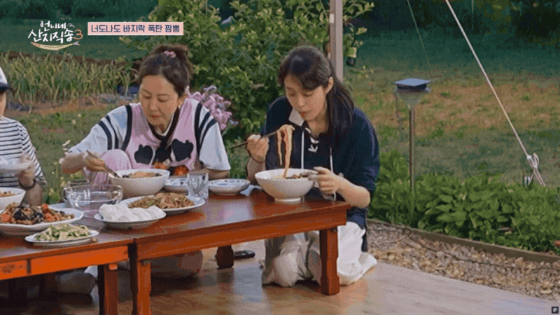 Comments on Roh Yoon-seo's Chopstick Skills.gif
