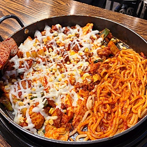 sk텔레콤 회원이면 유가네닭갈비 할인된다는 사실을 이제 알아버림... (유가네닭갈비 철산역....