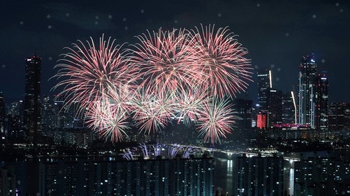 30만원 돗자리, 600만원 호텔…여의도 불꽃축제 가격 거품이 알려주는 것
