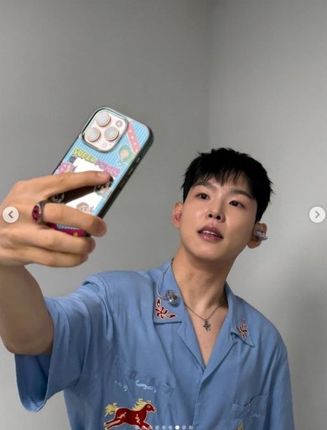 폴킴 얼굴 논란 직접 보니… 성형보다 9년 열애가 더 놀라운 이유