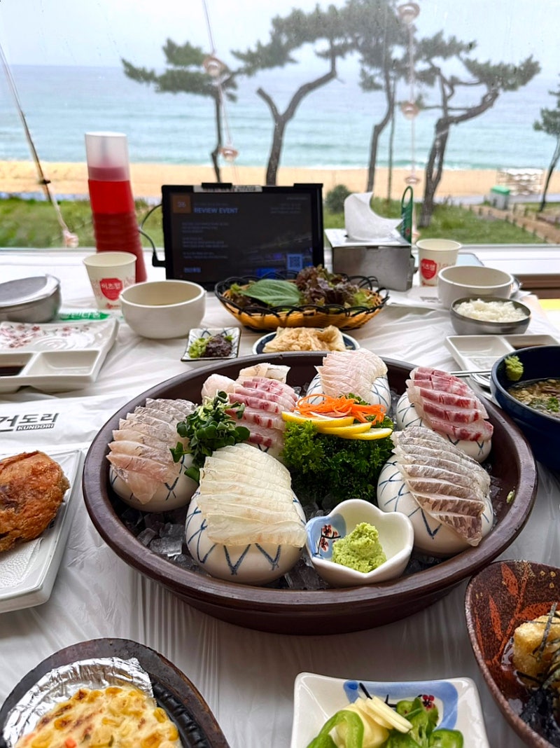 강릉 경포대 맛집 건도리횟집 | 경포해변 오션뷰에 스끼다시까지 엄청 푸짐한 강릉 횟집