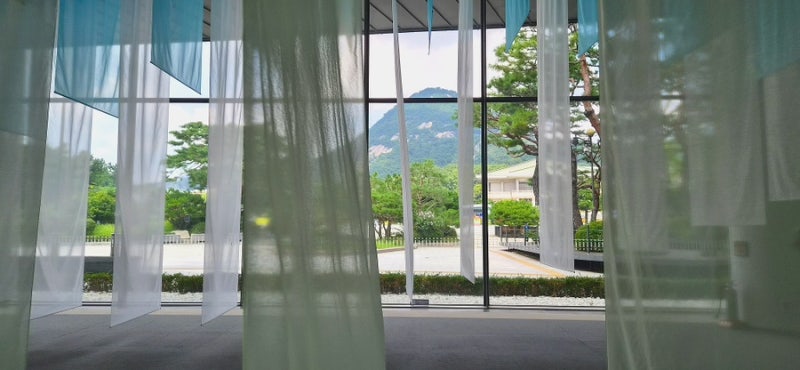 서울 종로 가볼만한곳 경복궁역 근처 청와대 사랑채 전시 예약 카페 가는길 정보 북악산 뷰