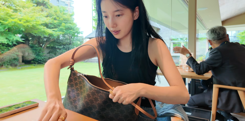 수지 현실 가방, 셀린느 듀오백 200만원대 가격 비교 사복 여행 찐 데일리 애정템