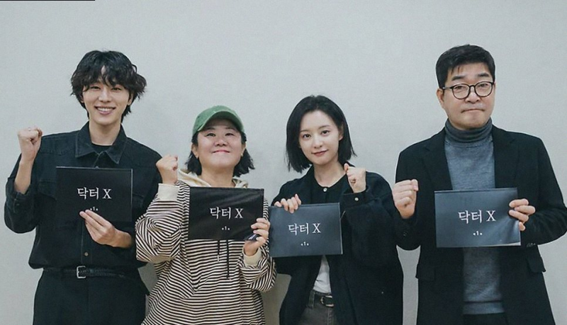닥터X 하얀 마피아의 시대 김지원 천재 의사 변신과 10월 첫 방송 기대되는 이유