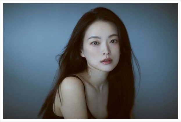 송중기와 멜로 찍은 천우희, 새 프로필 공개,분위기 하나로 압도한 ‘천의 얼굴’