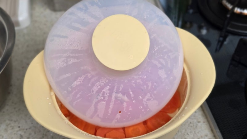 전자레인지 찜기 사용법, 당근 100g 몇 분 돌려야 할까? 퍼기 촉촉찜기 후기