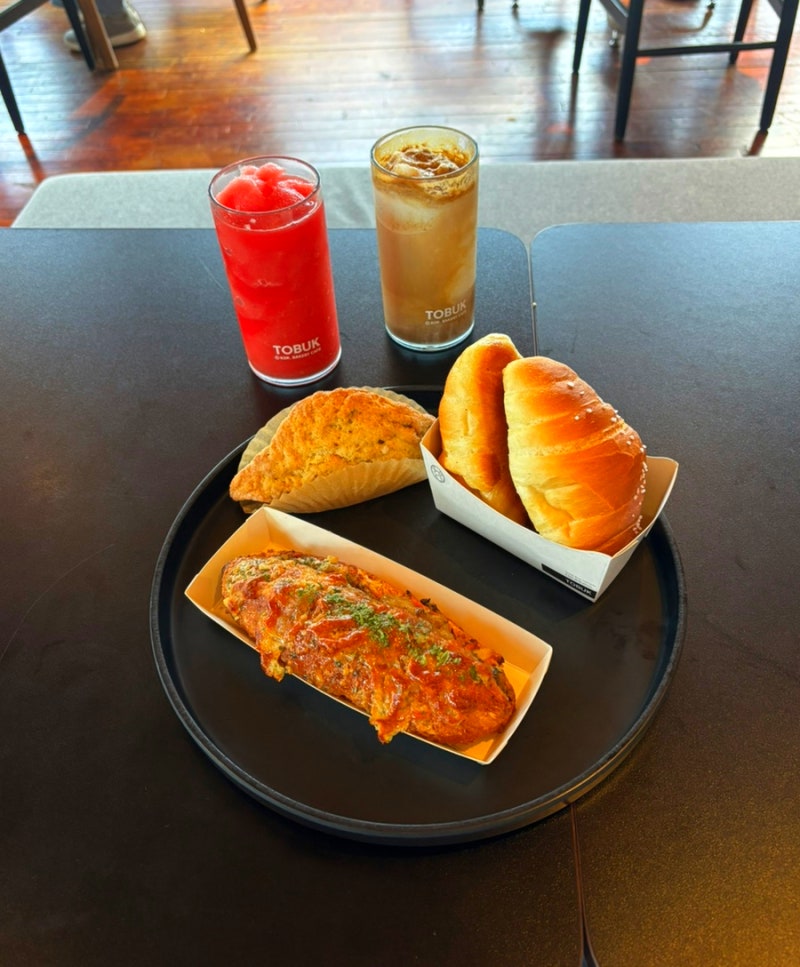 부산강서구대형카페 소금빵이 맛있는 명지카페 토북베이커리