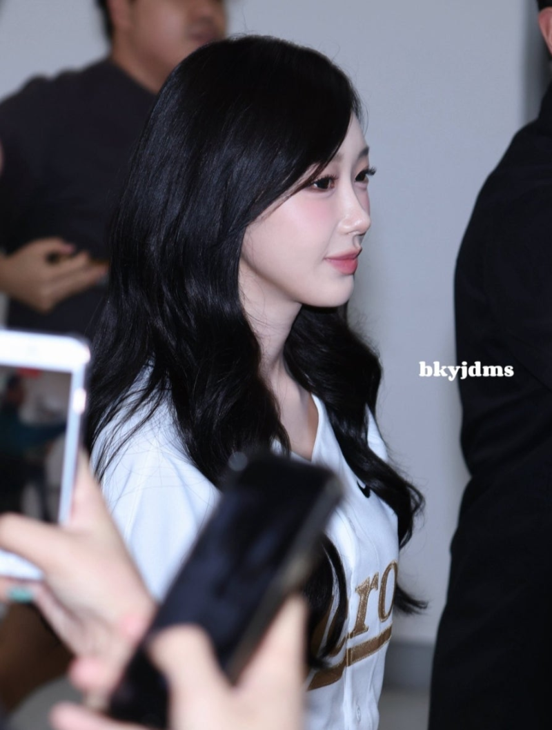 “Couldn't even see the first pitch!” aespa Giselle's leg lift caused a sensation, revealing 'real-life proportions' that would even surprise Karina