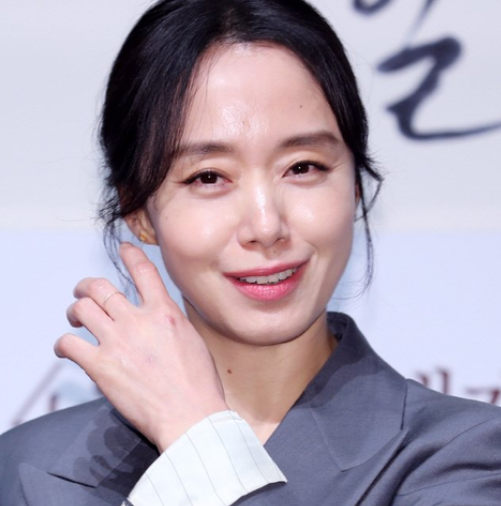 설경구 조인성이 안 보였다, 여배우의 수트핏 전도연이 입은 1000만원대 셋업