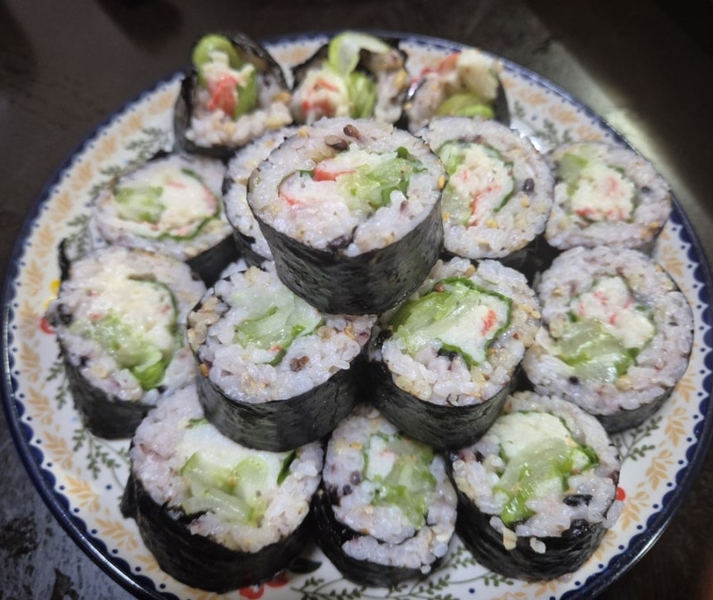 크래미 오이김밥 만들기｜와사비와 깻잎 넣으니 더 맛있는 간단 김밥
