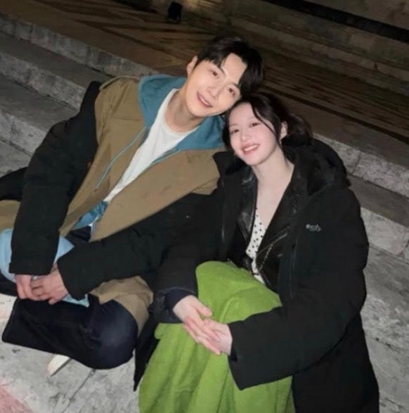 'I Actually Felt Butterflies...' Is There a Romantic Spark Between Go Youn-jung and Kim Seon-ho, 10 Years Apart, in "Is This Love Interpretable"?