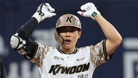 6일 만에 다시 MLB 선발… 송성문 샌디에이고 콜업, 성적·연봉 김혜성과 비교해보니