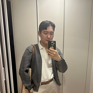 30대 남자 출근룩 타미힐피거 카라티와 브룩스브라더스 면바지 코디