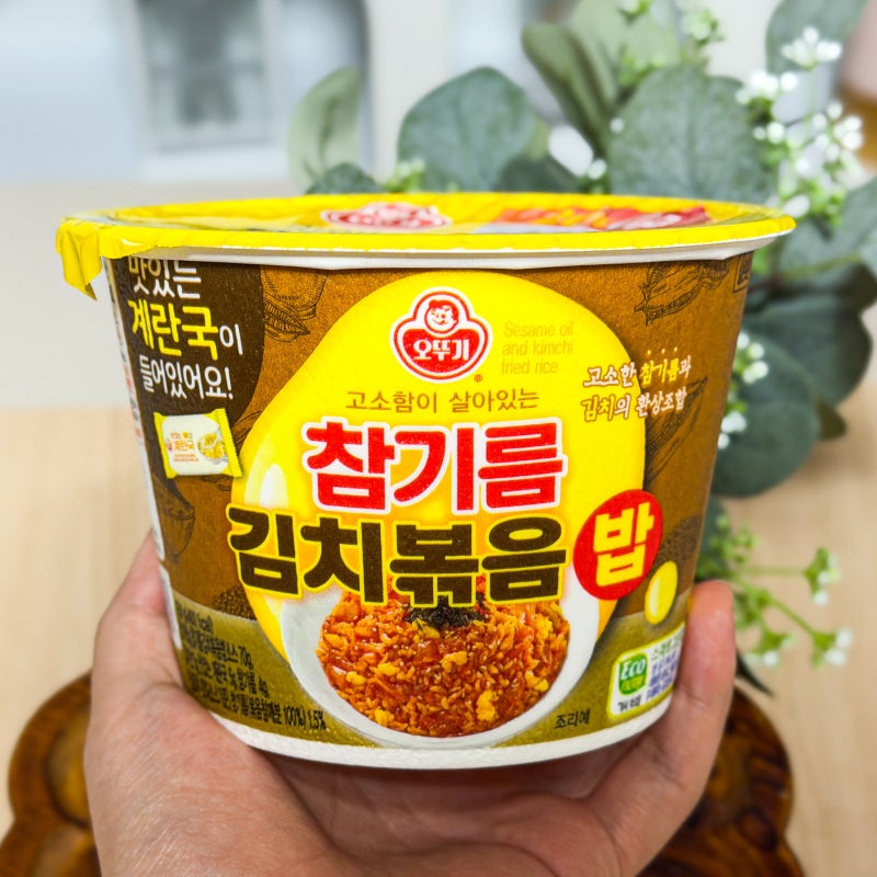 오뚜기 컵밥 참기름 김치볶음밥 2,400원의 엄마 김치볶음밥보다 맛있는 간편식