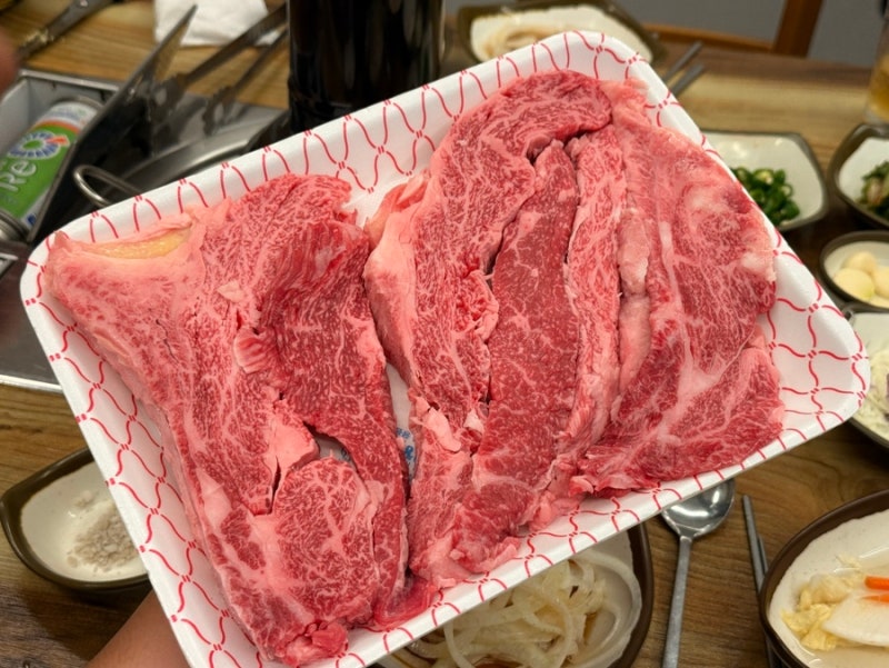 [춘천 맛집 : 춘천대표 소고기 정육식당] 농민한우